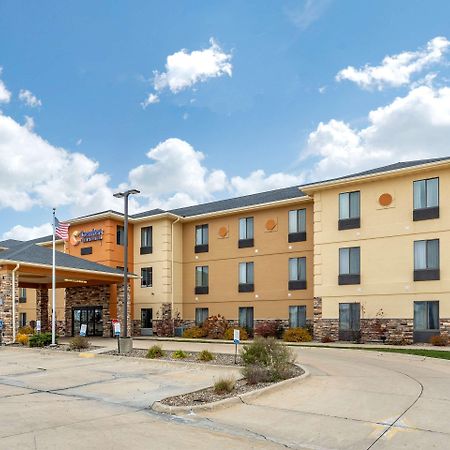 Comfort Inn & Suites Cedar Rapids North - Collins Road Exterior foto