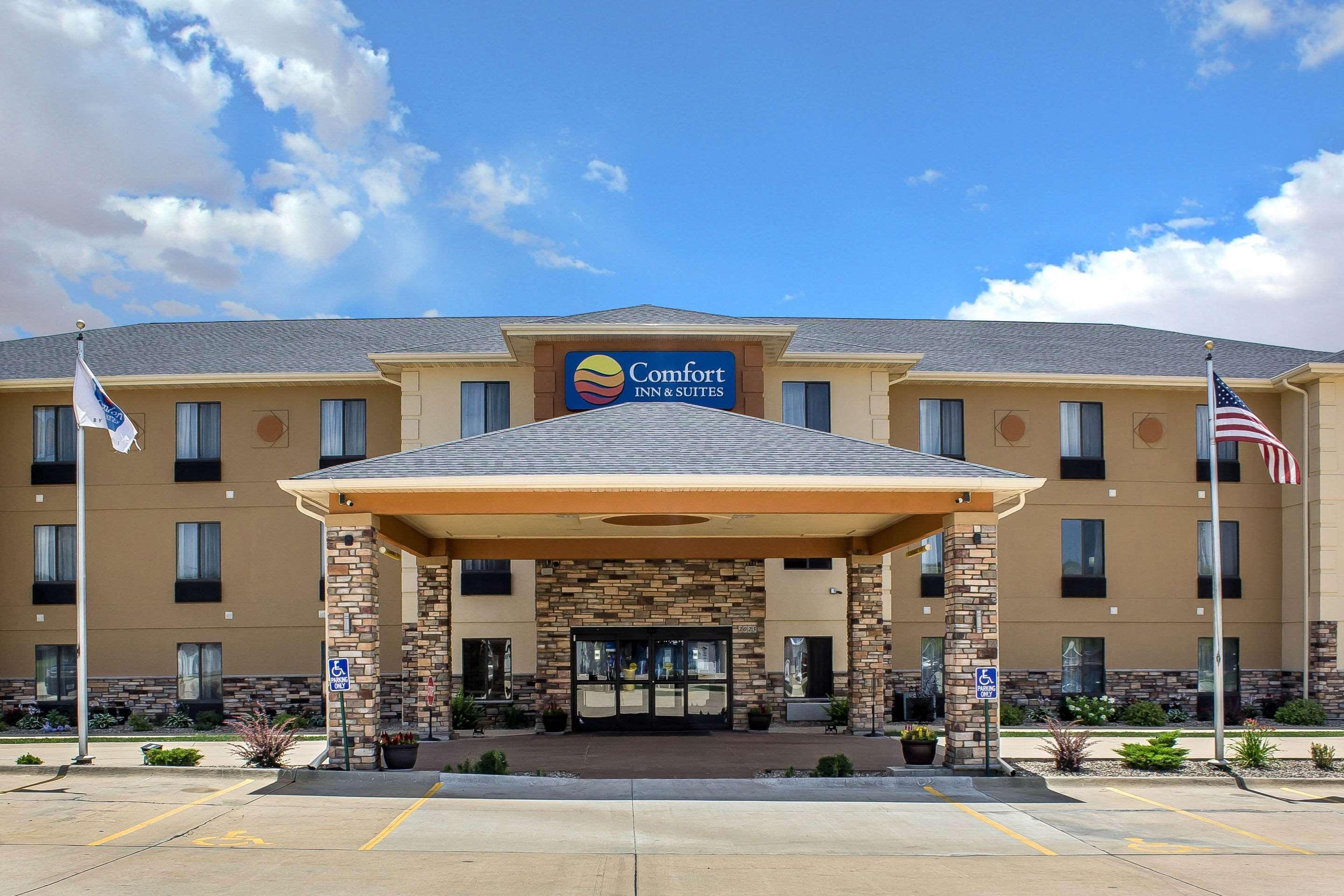 Comfort Inn & Suites Cedar Rapids North - Collins Road Exterior foto